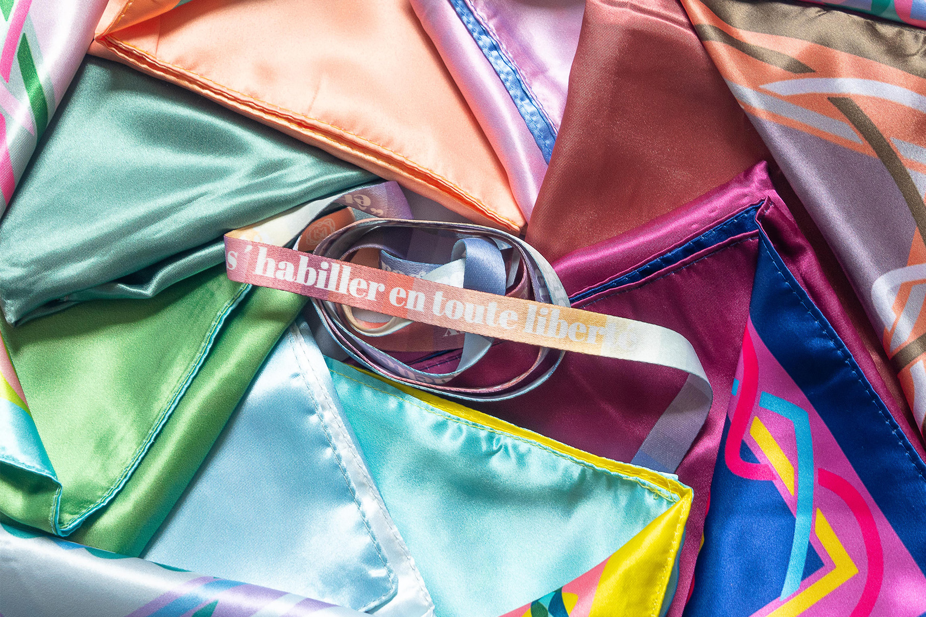 Ensemble de tissus de différentes couleurs pour la colorimétrie